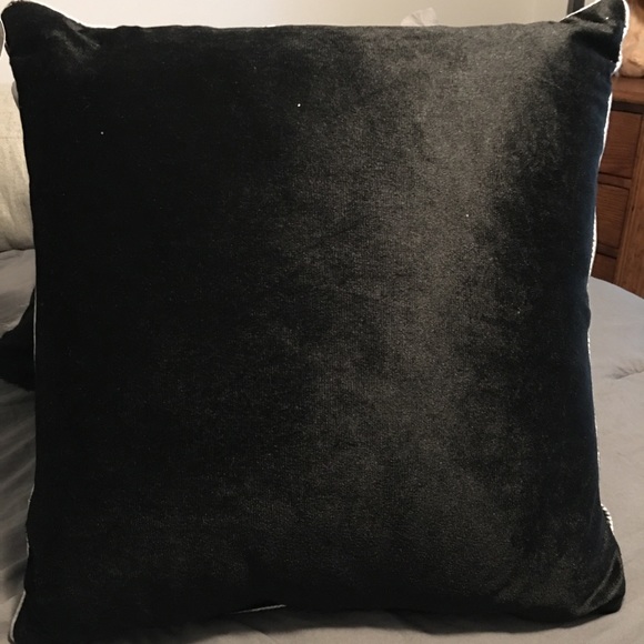 Skull with Roses Pillow - Picture 2 of 7